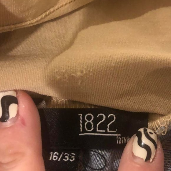 1822 Denim Maternity Light Wash Distressed Skinny jean - Picture 3 of 4